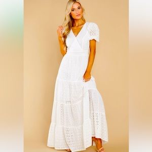 Red door Aura white eyelet new maxi dress medium casual vacation spring summer